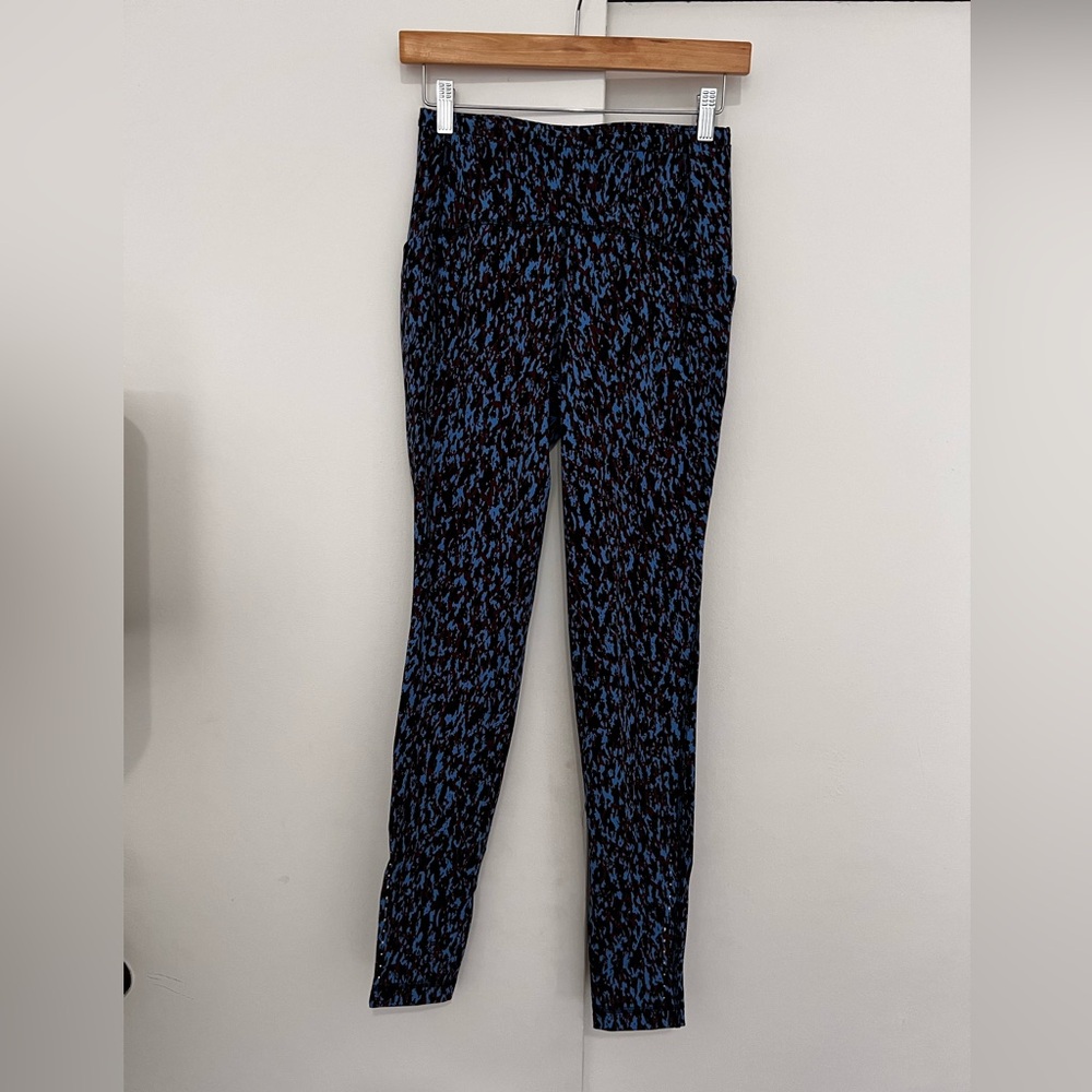 Lululemon Swift Speed High-Rise Tight in Leopard Camo Blue size 6 28in
